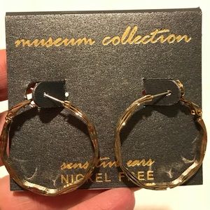 Museum Collection gold earrings, NWT, sensitive